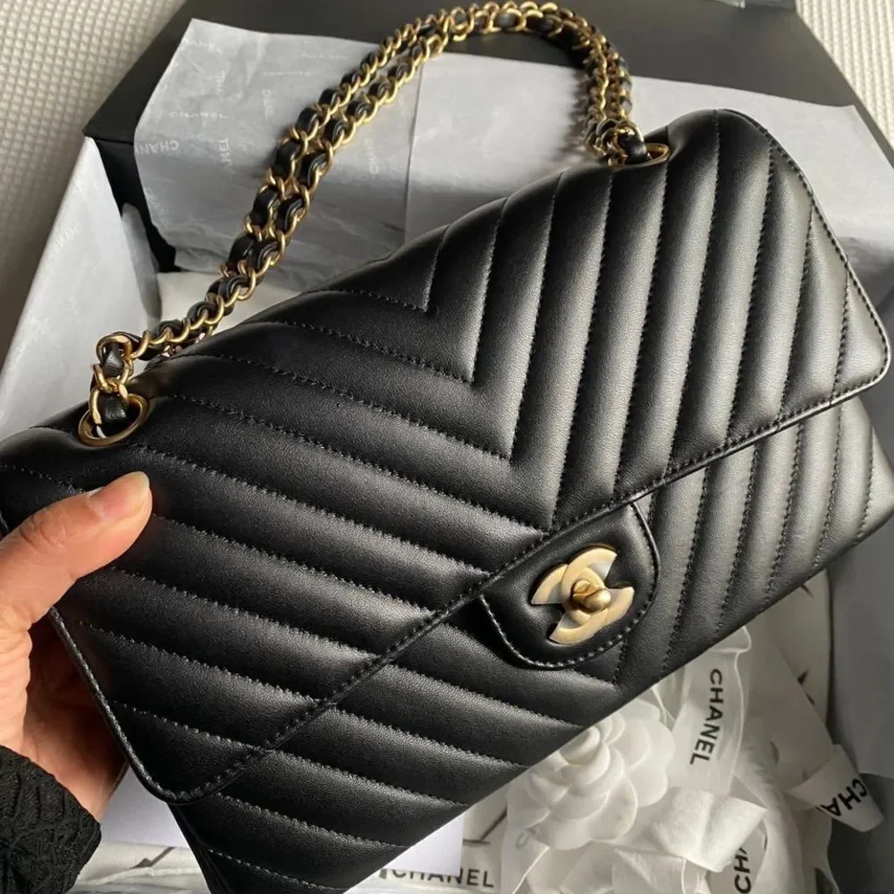 100% authentic CHANEL medium double flap black lambskin with GHW - Picture 2 of 6